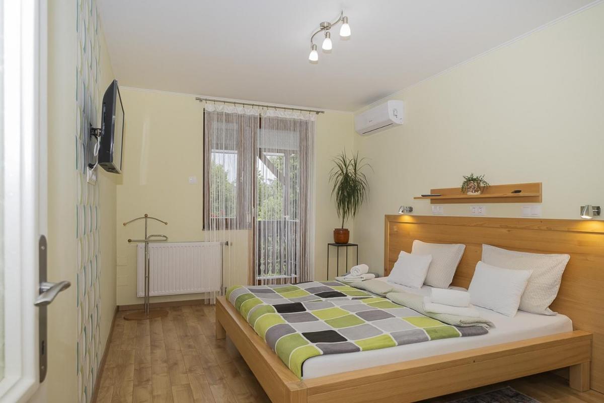Acs Apartman Heviz Exterior photo