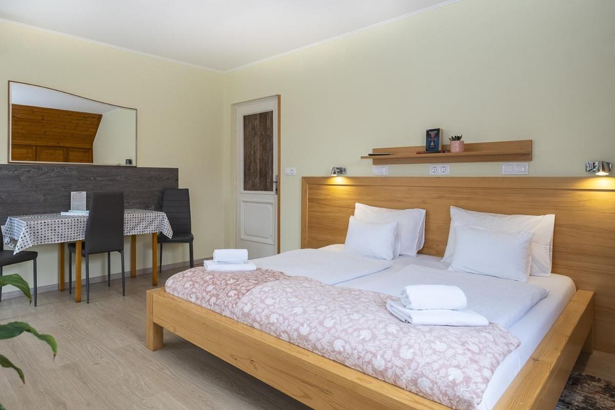 Acs Apartman Heviz Exterior photo
